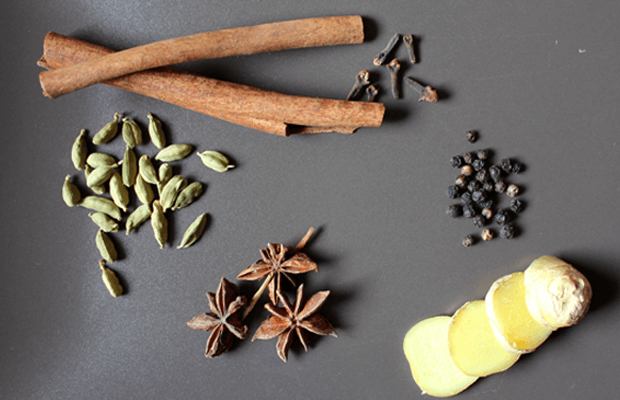 especias para la receta del te chai, notas naturales