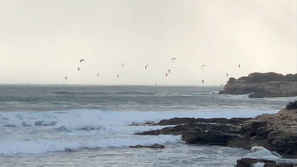 Velas de kite surf en capo mannu, Cerdeña