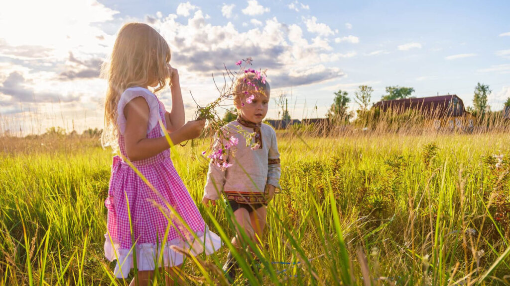 imagenes de niños observando la naturaleza 